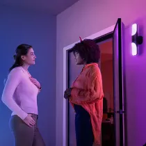 EUFY-WIREDWALL-LIGHTCAM-S100 -Câmara com foco de luz Eufy da Anker